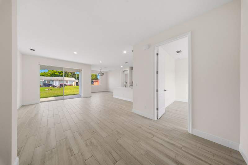 4 bedroom Single Family Residence at 621 Russ Road, Ulrich'S Subdivision, Fort Pierce — photo 5