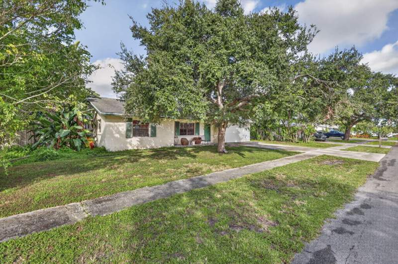 4 bedroom Single Family Residence at 1209 NW 8th Street, Laurel Hills 5th Add, Boynton Beach — photo 2