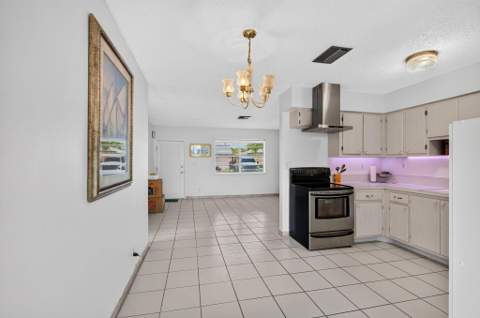 2703 Peer Lane, Delray Beach FL - photo 8 of 46