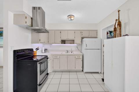 2703 Peer Lane, Delray Beach FL - photo 7 of 46
