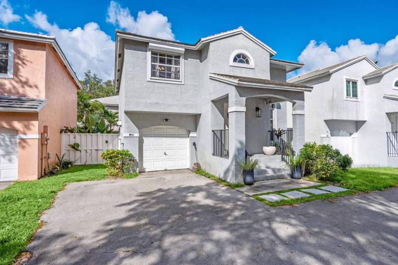3 bedroom Single Family Residence at 9843 NW 2nd Court, Jacaranda Parcel 608, Plantation — photo 3