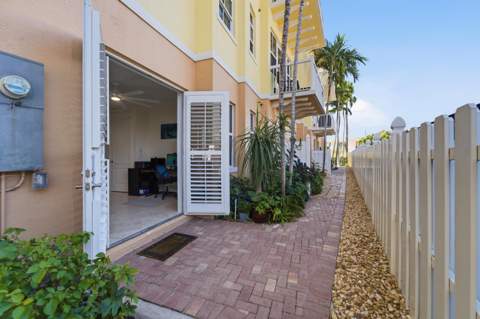 4332 Seagrape Drive #6, Lauderdale-By-The-Sea FL - photo 7 of 41