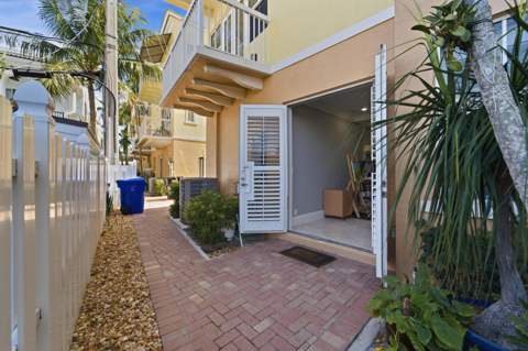 4332 Seagrape Drive #6, Lauderdale-By-The-Sea FL - photo 8 of 41