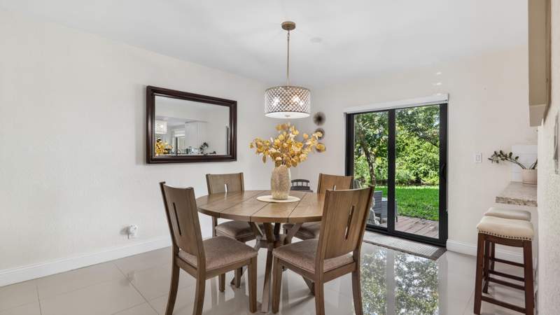3 bedroom Townhouse at 219 Wimbledon Lakes Drive, Wimbledon At Jacaranda Condo, Plantation — photo 3