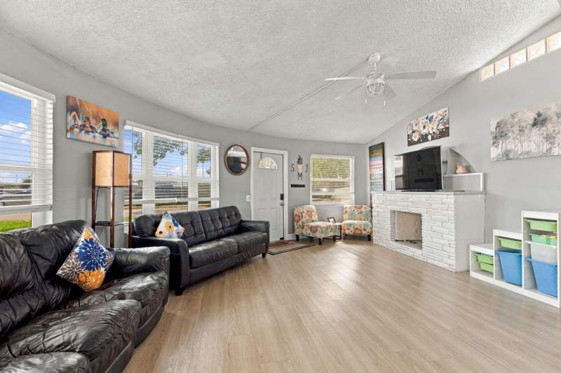 3 bedroom Single Family Residence at 6100 Hayes Street, Hollywood Beach Heights Sec, Hollywood — photo 2
