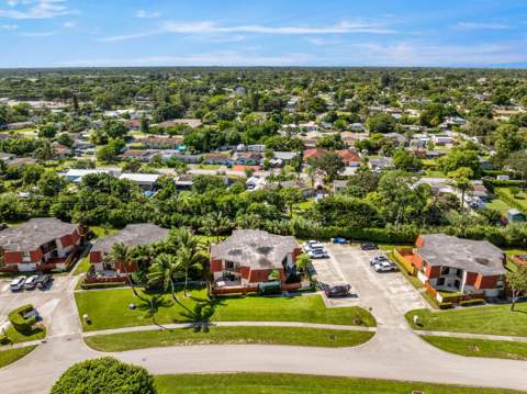 3814 Victoria Drive, West Palm Beach FL - photo 21 of 43