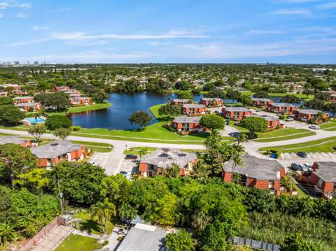 3814 Victoria Drive, West Palm Beach FL - photo 14 of 43