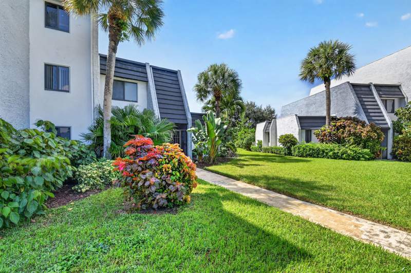 3 bedroom Single Family Residence at 4280 Deste Court, Fountains Of Palm Beach Condo 5, Lake Worth — photo 3