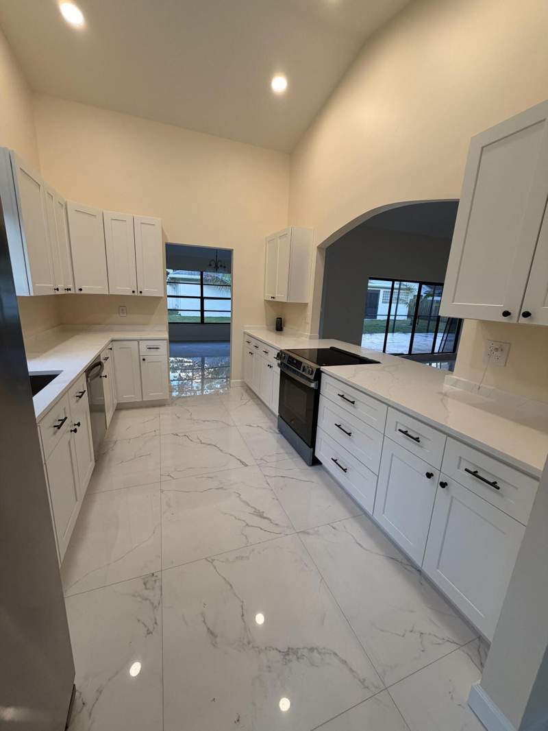 3 bedroom Single Family Residence at 7009 NW 49th Place #1, Boulevard Woods North, Lauderhill — photo 2