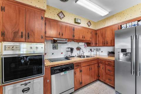 418 Virginia Drive, Lake Worth Beach FL - photo 8 of 42