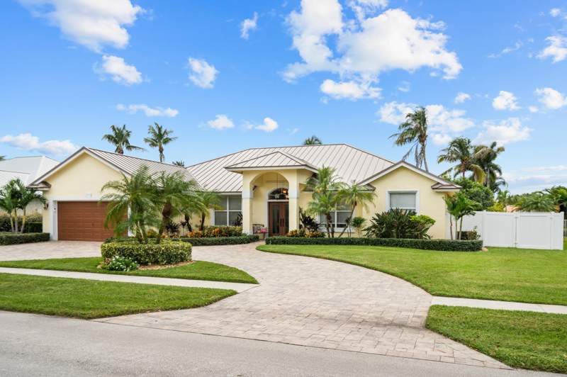 4 bedroom Single Family Residence at 19048 SE Loxahatchee River Road, Jupiter River Estates, Jupiter — photo 3