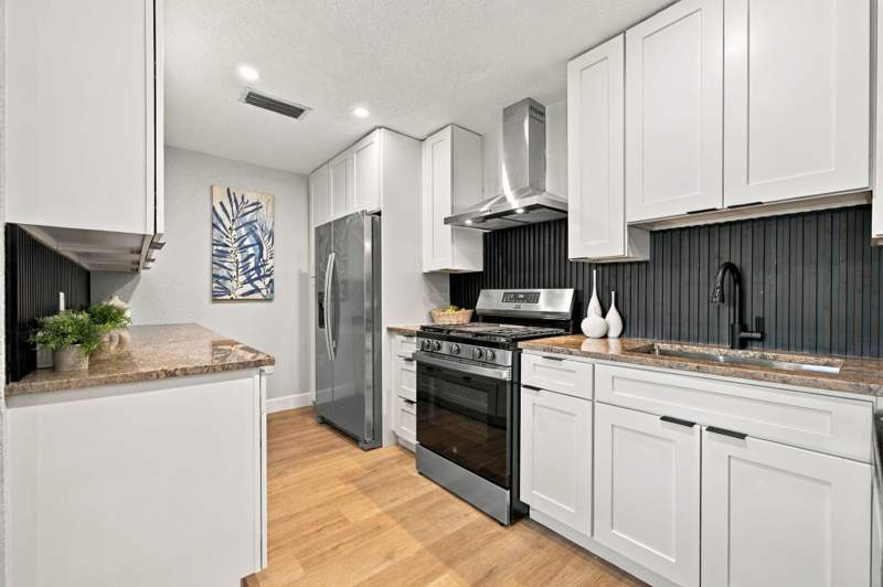 3 bedroom Single Family Residence at 2400 NW 85th Avenue, Sunrise Golf Village Sec 19, Sunrise — photo 3
