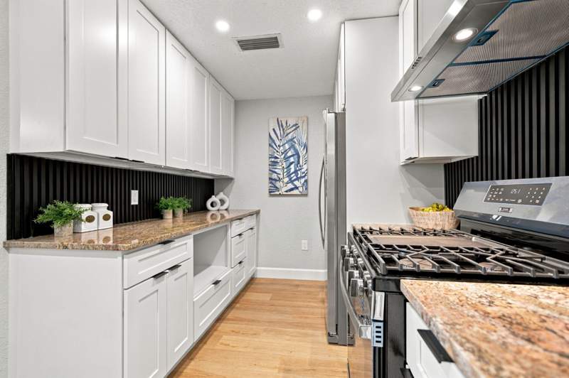 3 bedroom Single Family Residence at 2400 NW 85th Avenue, Sunrise Golf Village Sec 19, Sunrise — photo 5