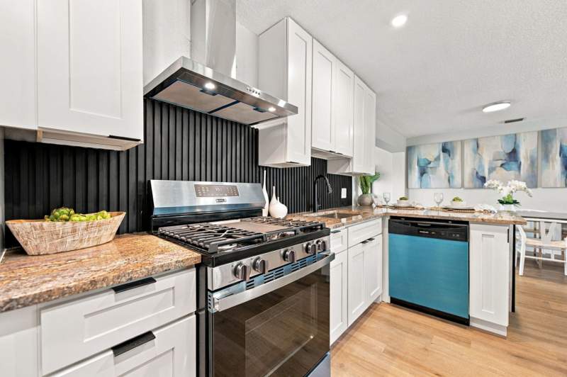 3 bedroom Single Family Residence at 2400 NW 85th Avenue, Sunrise Golf Village Sec 19, Sunrise — photo 2