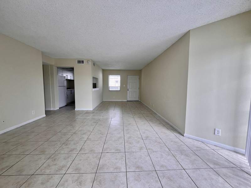 1 bedroom Condominium at 1820 N Congress Avenue #410, Presidential Golfview Condo, West Palm Beach — photo 3