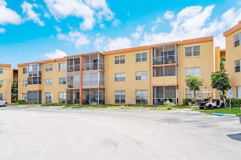 2 bedroom Condominium at 4304 NW 9th Avenue #3-3A, Heritage Circle Condo, Deerfield Beach — photo 2