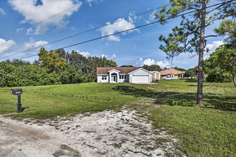 3 bedroom Single Family Residence at 18523 40th Run, The Acreage, The Acreage — photo 4