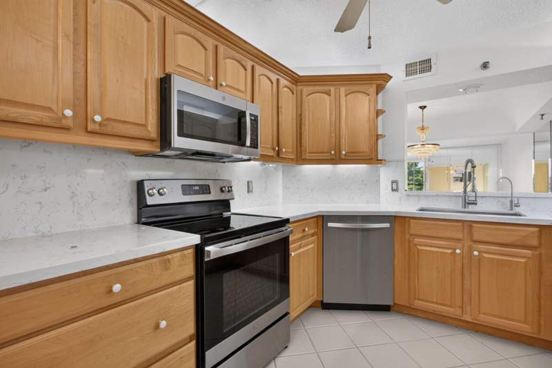 2 bedroom Condominium at 9220 SW 14th Street #3502, Patios Of Boca Barwood Condo, Boca Raton — photo 2