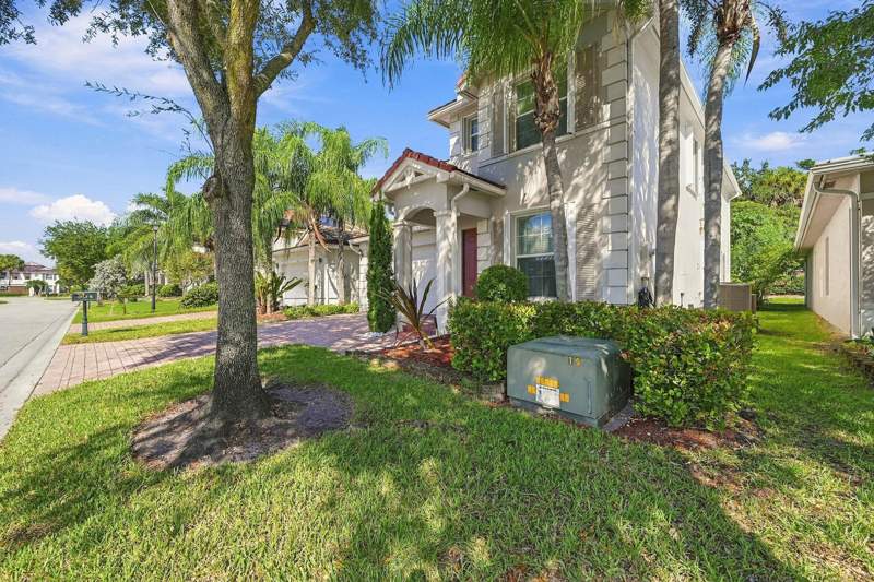 5 bedroom Single Family Residence at 301 Mulberry Grove Road, Diamond C Ranch Pod D, West Palm Beach — photo 2