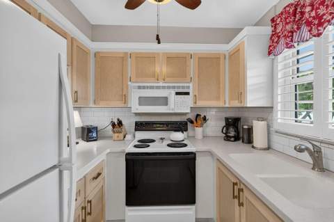 2929 SE Ocean Boulevard #121-6, Stuart FL - photo 8 of 29