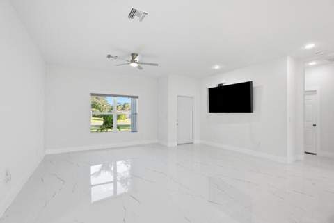 8601 Fort Pierce Boulevard, Fort Pierce FL - photo 10 of 33