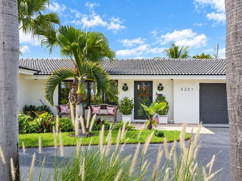 3 bedroom Single Family Residence at 5221 NE 27th Avenue, Pompano Waterway Estates, Lighthouse Point — photo 2