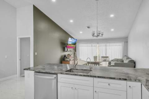 3575 Deer Creek Palladian Circle, Deerfield Beach FL - photo 13 of 48