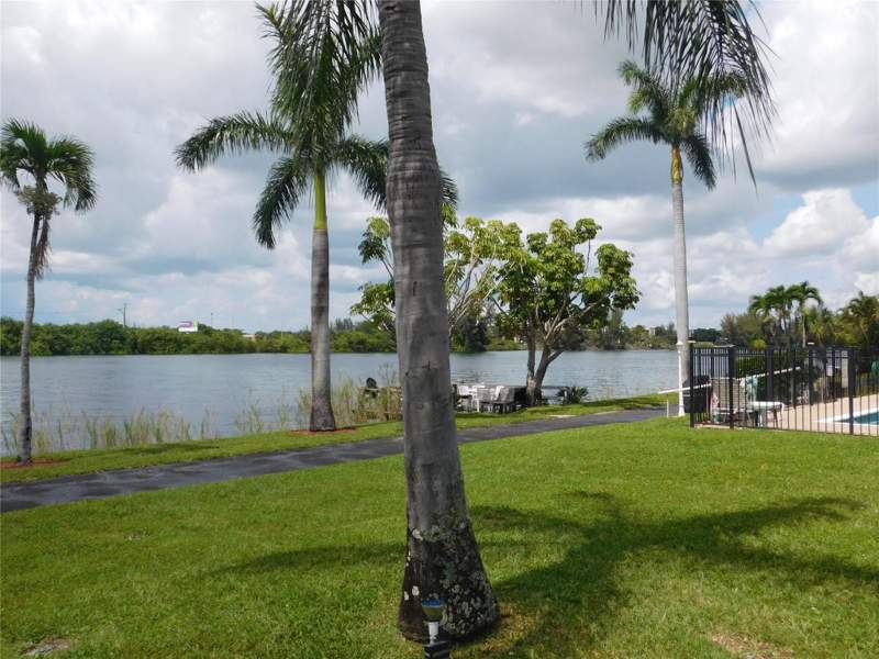 2 bedroom Condominium at 960 Crystal Lake Drive, Crystal Lake 960 Condo, Pompano Beach — photo 3