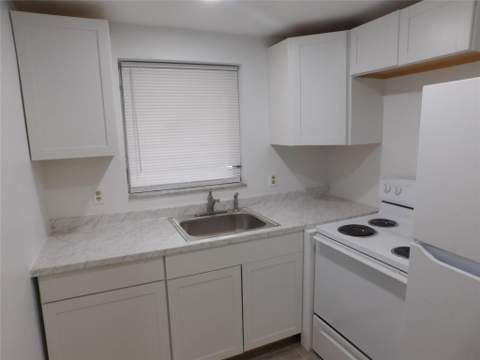 960 Crystal Lake Drive, Pompano Beach FL - photo 11 of 30