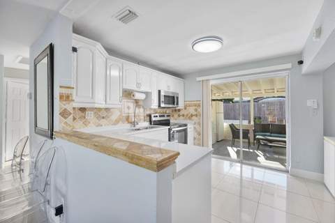 2911 NE 11th Avenue, Pompano Beach FL - photo 7 of 43