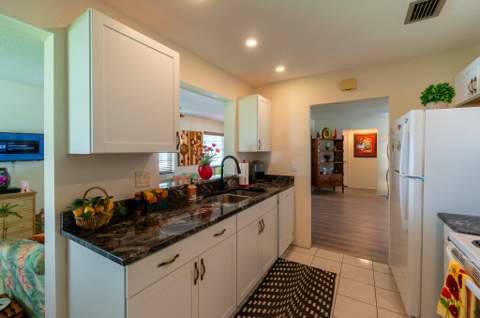 708 SW 18th Street, Boynton Beach FL - photo 10 of 33