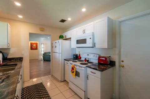 708 SW 18th Street, Boynton Beach FL - photo 11 of 33