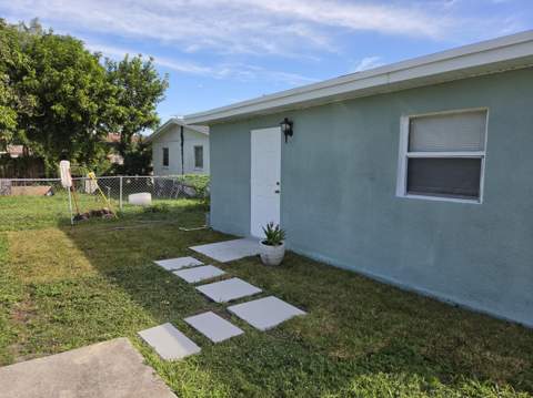 1688 W 10th Street, Riviera Beach FL - photo 20 of 25