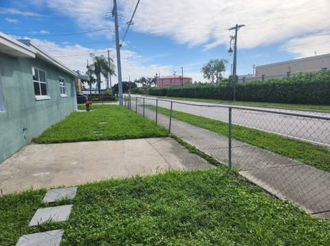 1688 W 10th Street, Riviera Beach FL - photo 22 of 25