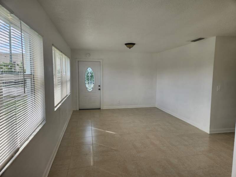 4 bedroom Single Family Residence at 1688 W 10th Street, Riviera Heights, Riviera Beach — photo 4