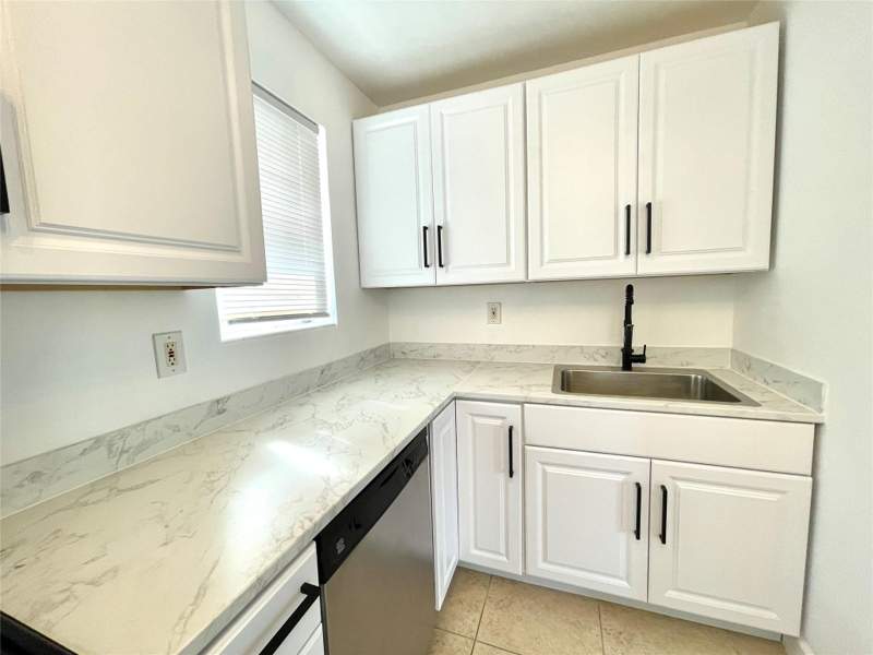 1 bedroom Condominium at 4071 N Dixie Highway #20, El Sol At Main Street Condo, Oakland Park — photo 3