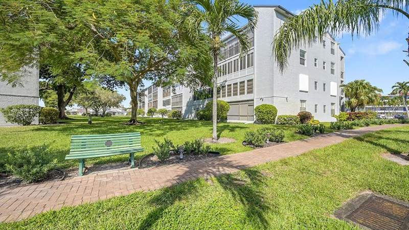 2 bedroom Condominium at 6675 S Oriole Boulevard #3010, Villages Of Oriole Deauville Condo, Delray Beach — photo 5
