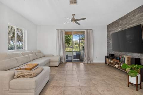 305 NE 47th Place #305, Deerfield Beach FL - photo 14 of 50