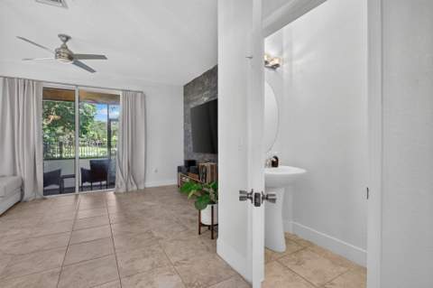305 NE 47th Place #305, Deerfield Beach FL - photo 19 of 50