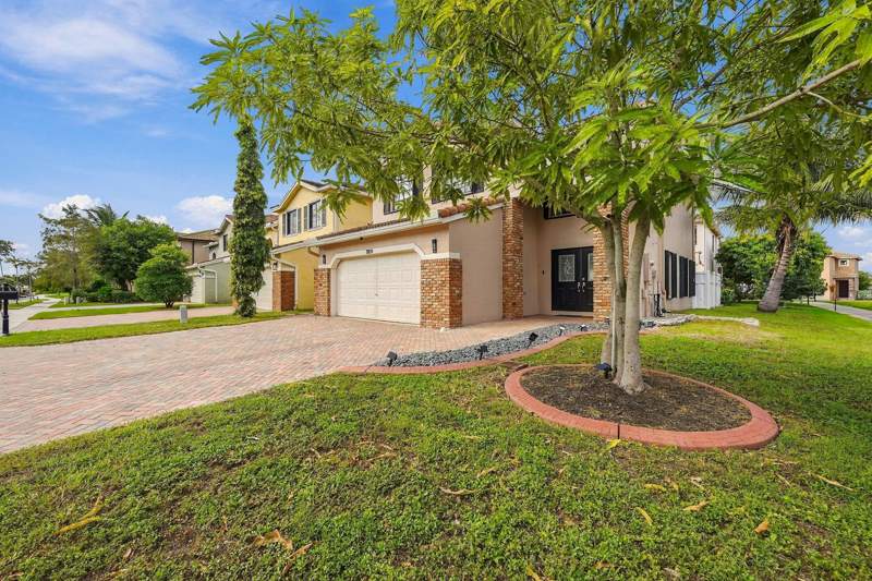 3 bedroom Single Family Residence at 11109 NW 34th Court, Country Club VILLAGE-French Quarter, Coral Springs — photo 2
