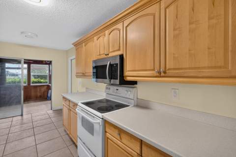 278 Sandpiper Avenue, Royal Palm Beach FL - photo 12 of 36