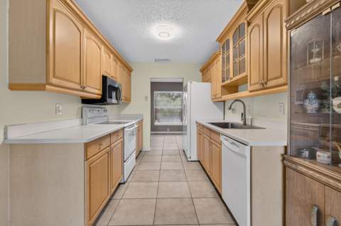 278 Sandpiper Avenue, Royal Palm Beach FL - photo 10 of 36