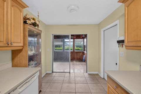 278 Sandpiper Avenue, Royal Palm Beach FL - photo 13 of 36