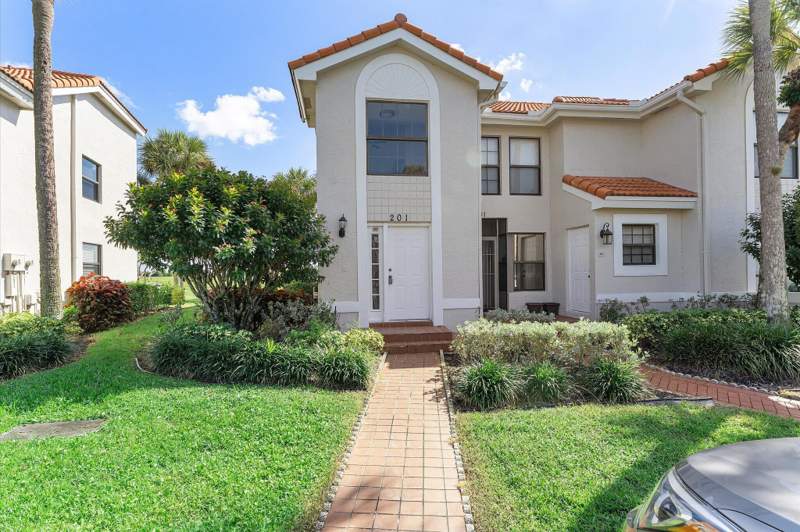 2 bedroom Condominium at 10890 Lakemore Lane #Unit 201, Gardens Of Sweetwater Condos, Boca Raton — photo 2