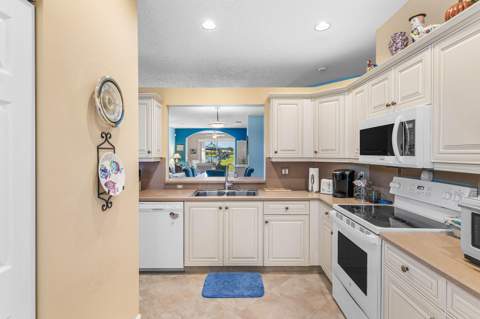 10649 Royal Caribbean Circle, Boynton Beach FL - photo 14 of 42