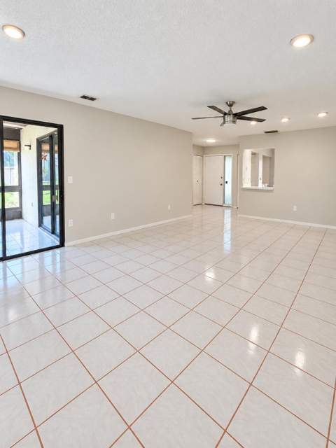 109 Roselle Court, Royal Palm Beach FL - photo 7 of 17