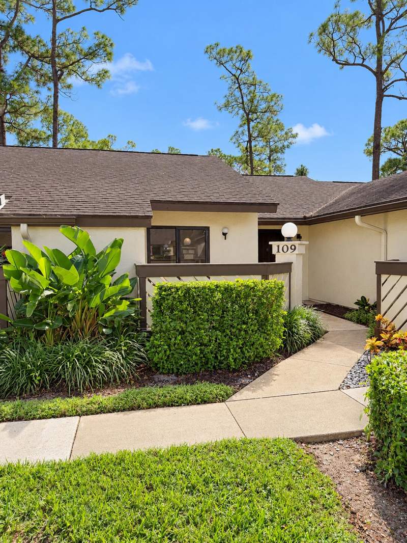 2 bedroom Townhouse at 109 Roselle Court, Strathmore Gate I Unit Two, Royal Palm Beach — photo 2