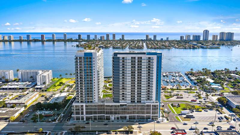 2 bedroom Condominium at 220 Lake Shore Drive #621, Nautilus 220 Condominium, Lake Park — photo 5