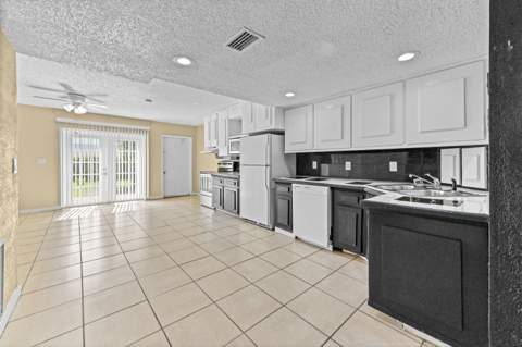 5918 S Rue Road, West Palm Beach FL - photo 8 of 27
