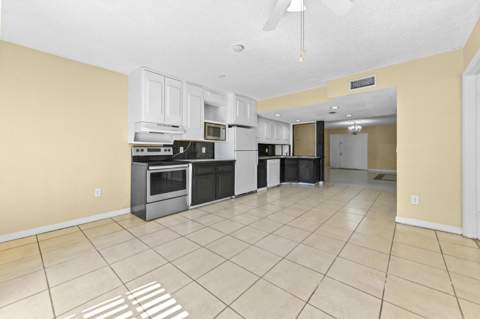 5918 S Rue Road, West Palm Beach FL - photo 9 of 27